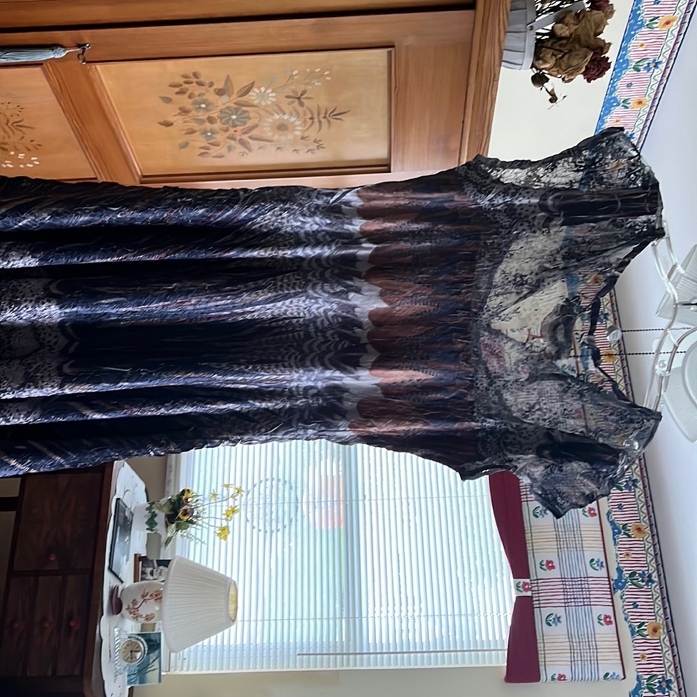 African Feather type print with lace details